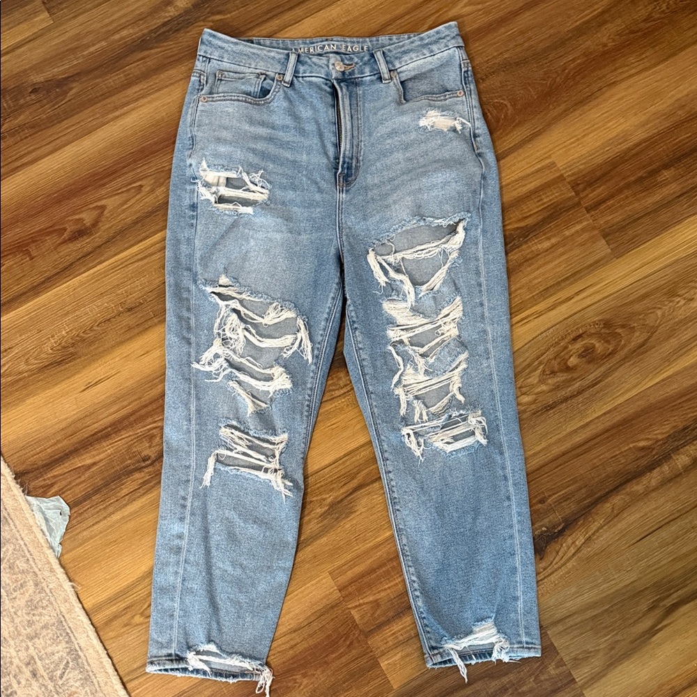 American Eagle Outfitters Light Blue Distressed Boyfriend Jeans
